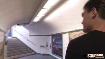 Rose se fait sodomiser devant son collègue policier