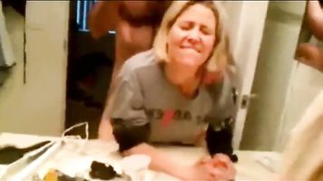 MILF Takes it up her Bum